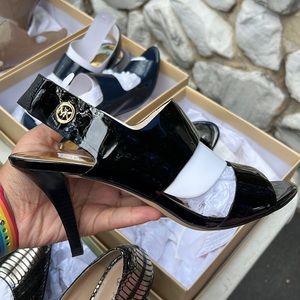MICHAEL Michael Kors Pumps in Mint condition, Black, 10M